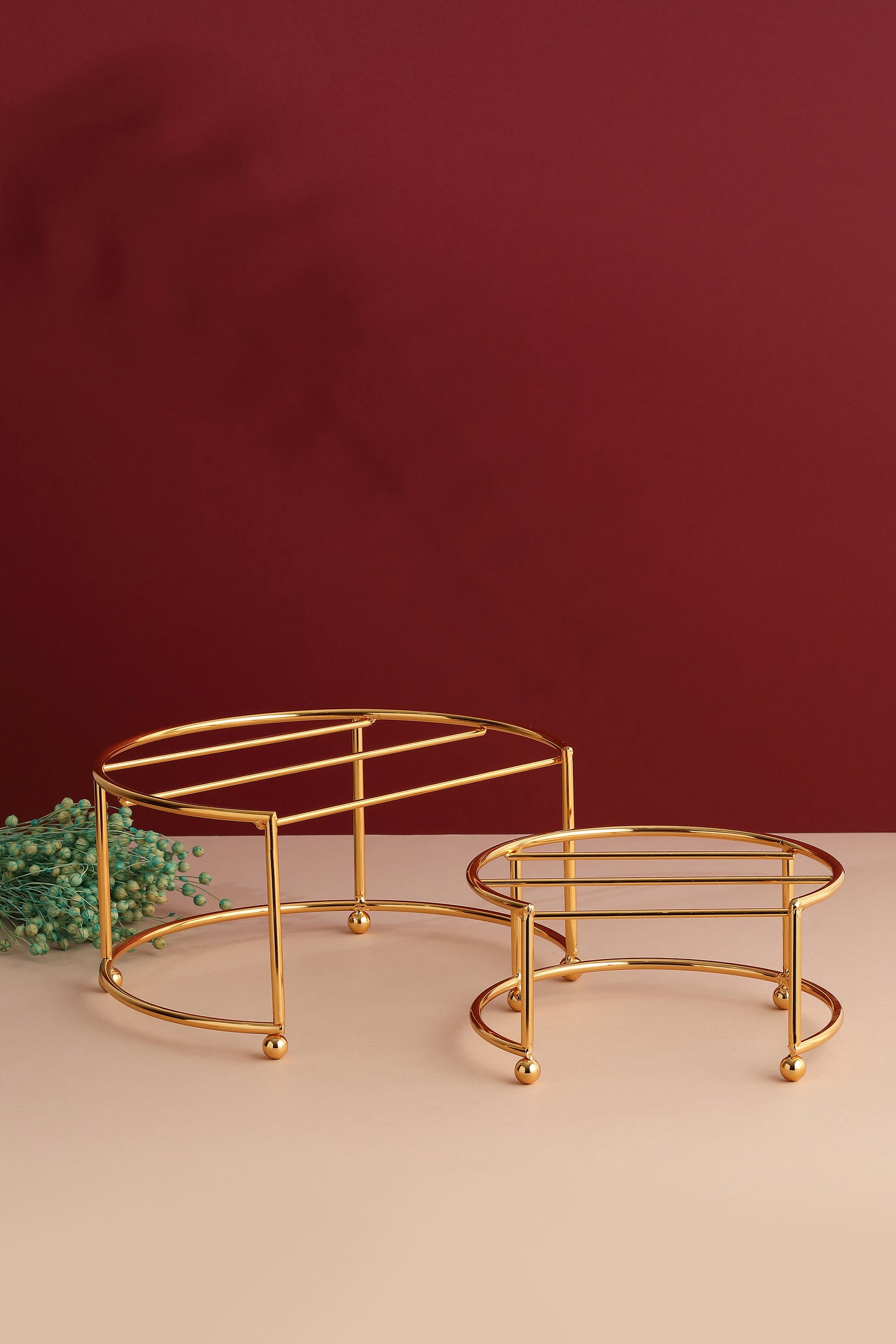 Set 2 Platouri (Suporturi) Etajate pentru Candy Bar si Servire, Model Zigon, Metal Auriu si Plexiglas Negru, 24-20cm – MBA Decor