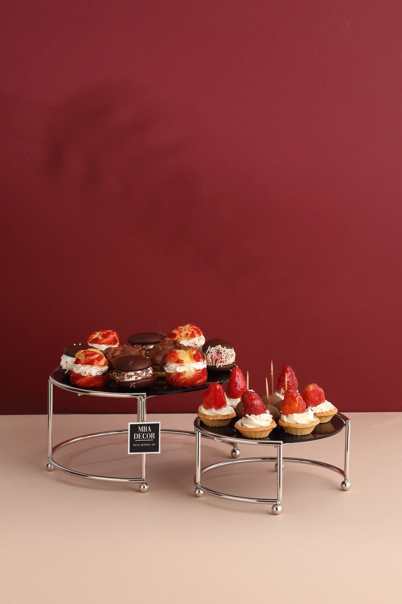 Set 2 Platouri Etajate pentru Candy Bar si Servire, Model Zigon, Metal Argintiu si Plexiglas Negru, 24-20 cm – MBA Decor