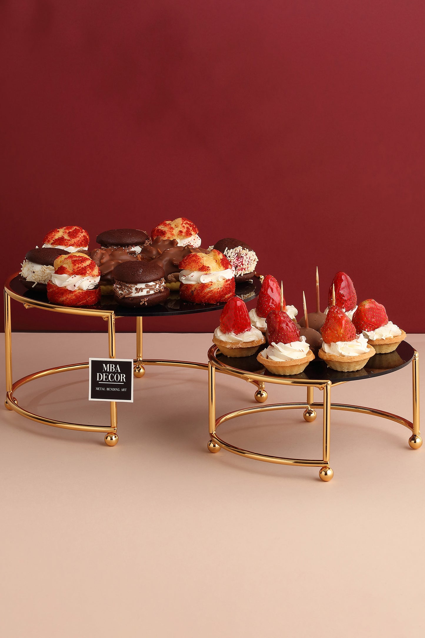 Set 2 Platouri (Suporturi) Etajate pentru Candy Bar si Servire, Model Zigon, Metal Auriu si Plexiglas Negru, 24-20cm – MBA Decor
