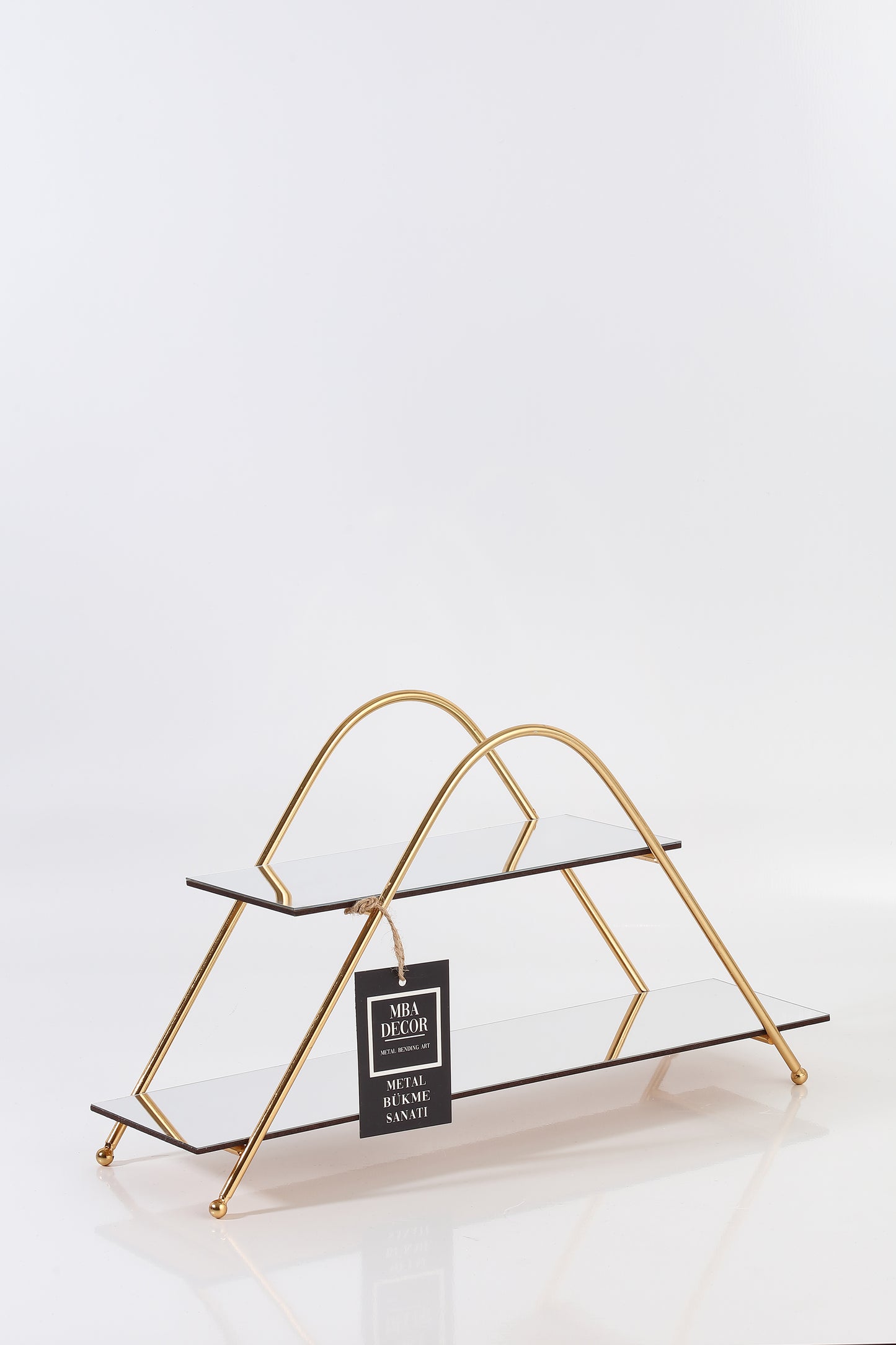 Suport Etajat Triunghiular Premium pentru Candy Bar, Metal Auriu și Oglindă Neagră, 30x26cm – MBA Decor